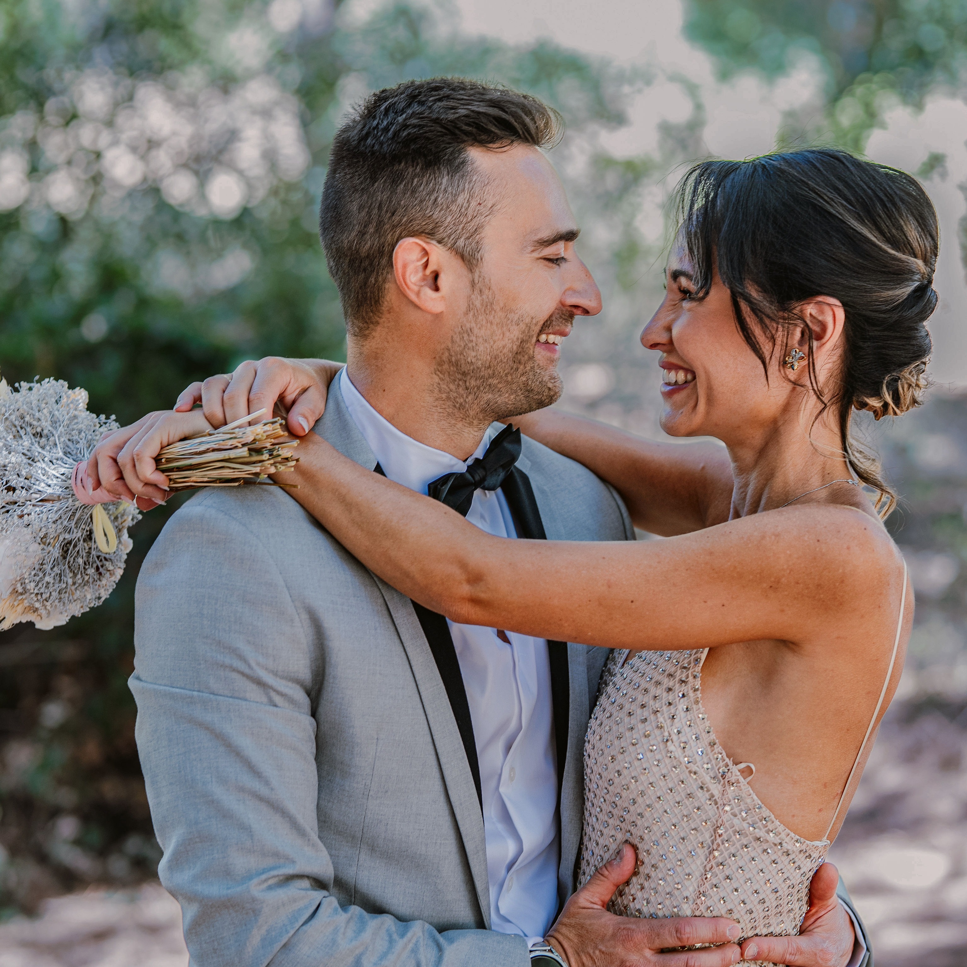 ana y vanesa fotografas divertidas y simpaticas de sevilla y andalucia para retratar el amor de tu boda