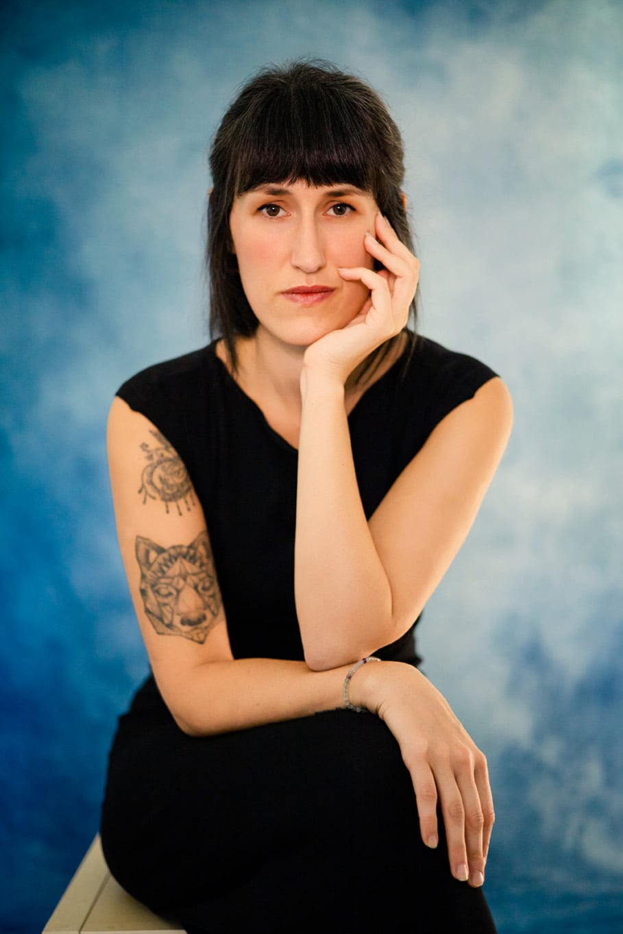 book profesional de chica atractiva dos hermanas sevilla