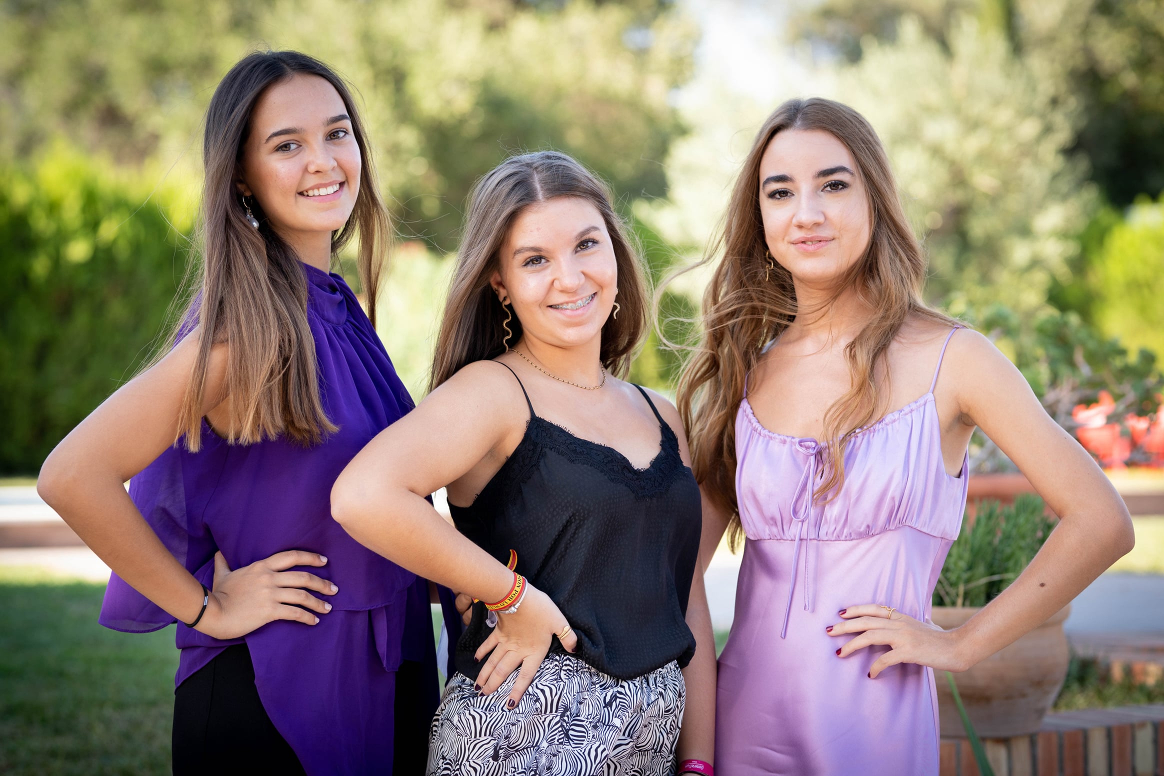 chicas en una celebración en sevilla