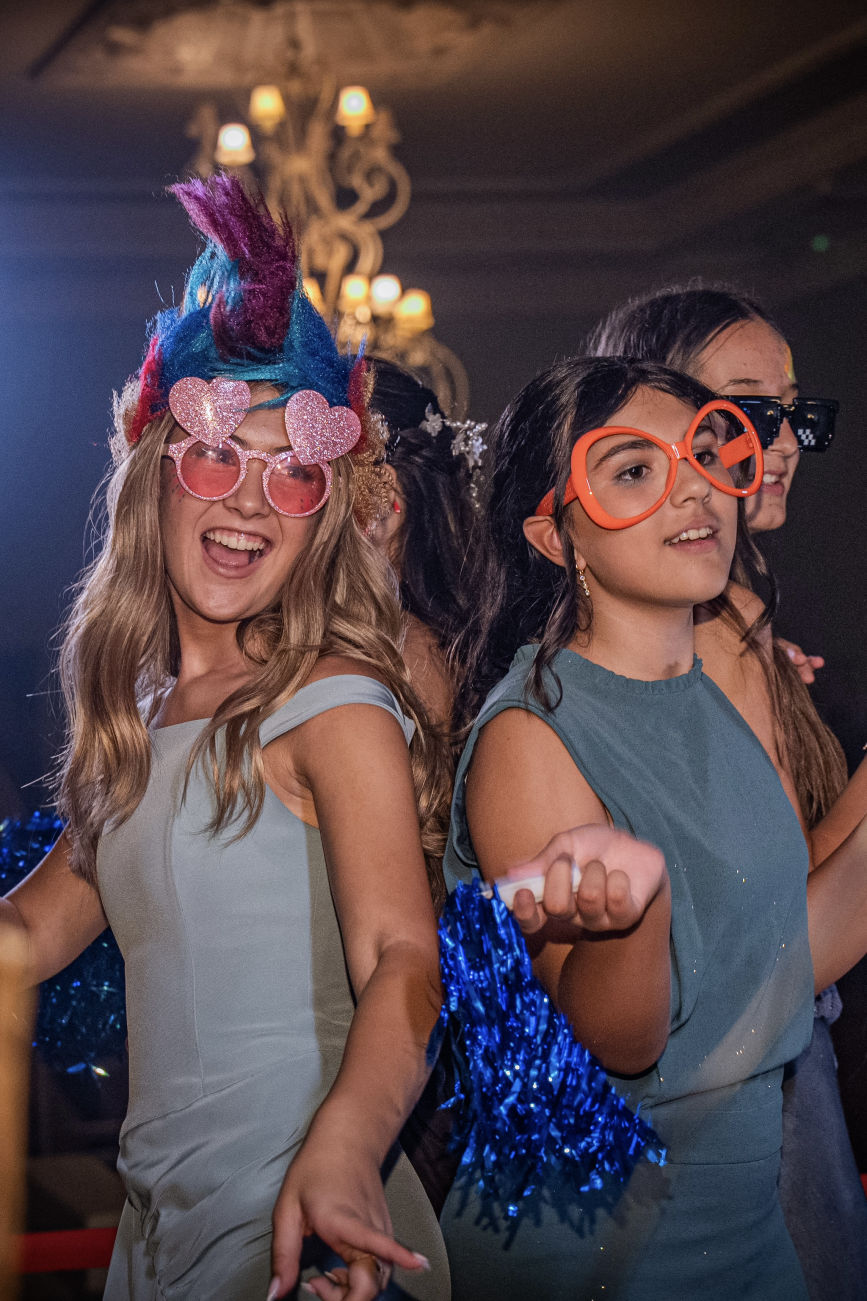 fotos naturales de comunión dos hermanas