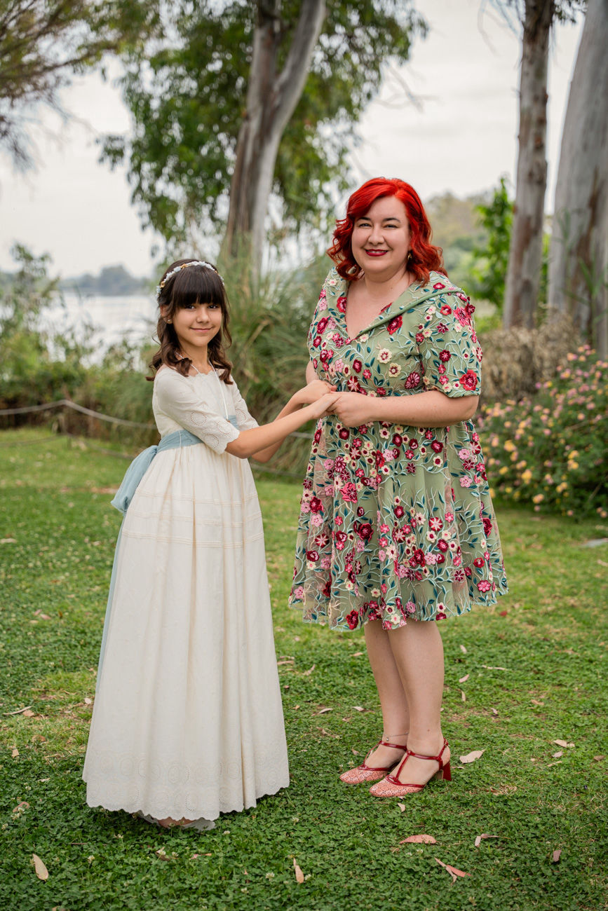 fotos naturales de comunión dos hermanas